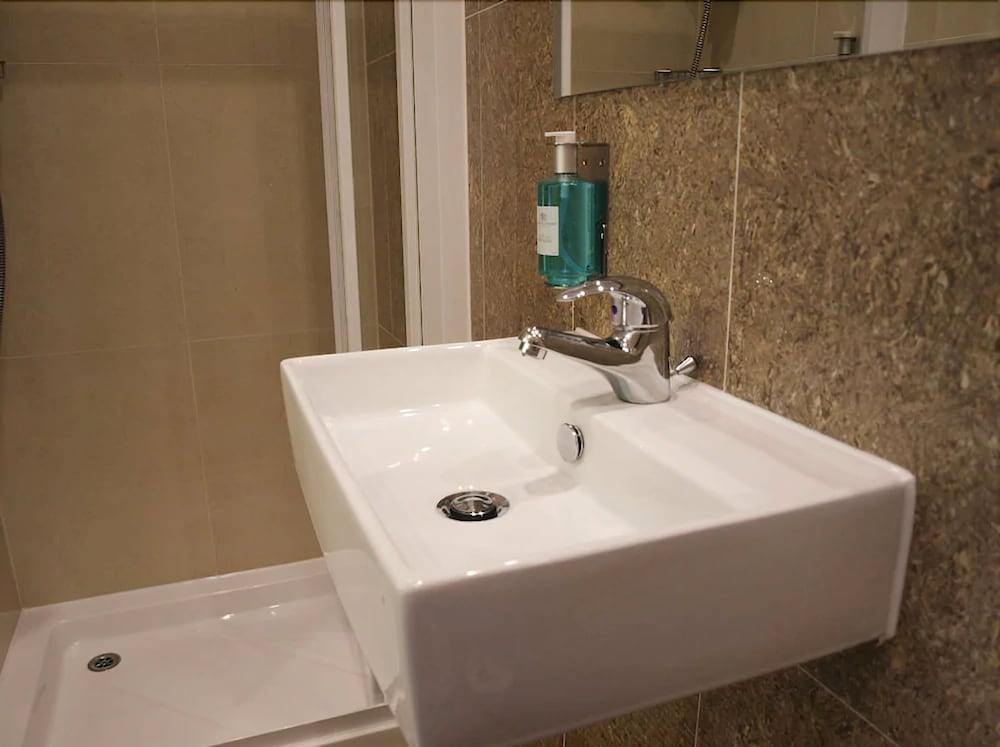 Фото Simply Rooms & Suites