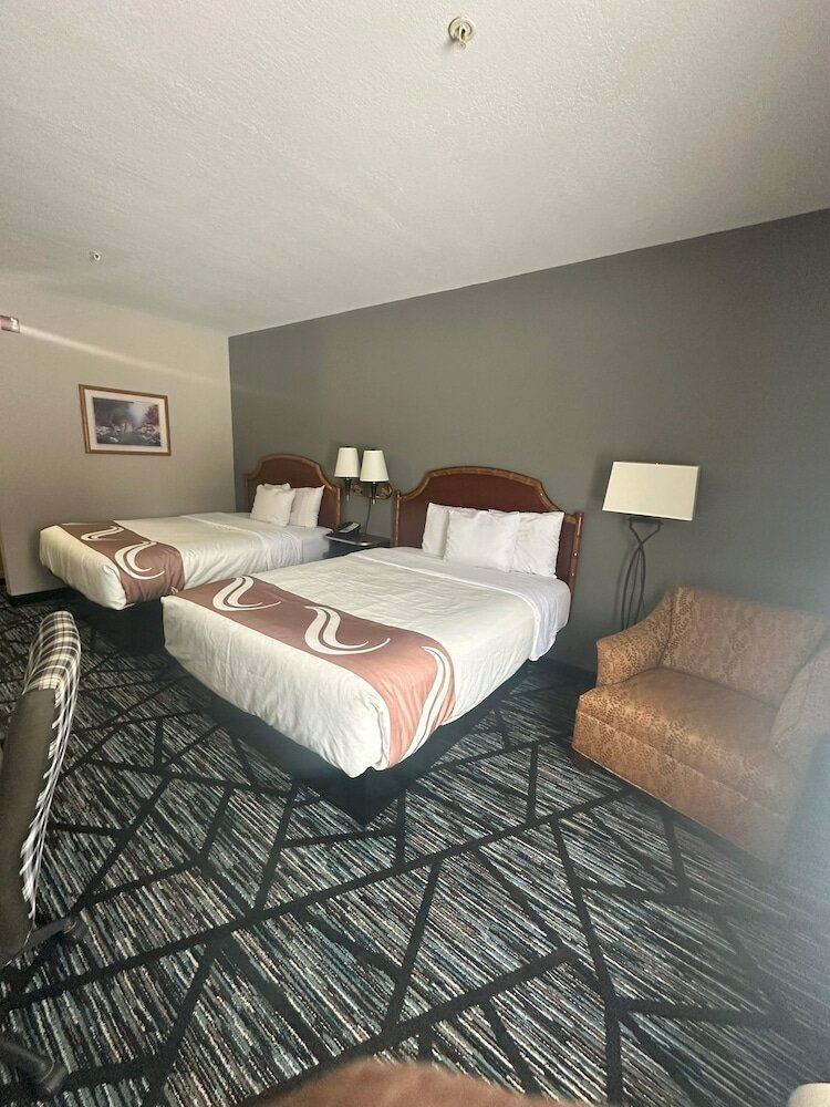 Фото Hometown Inn