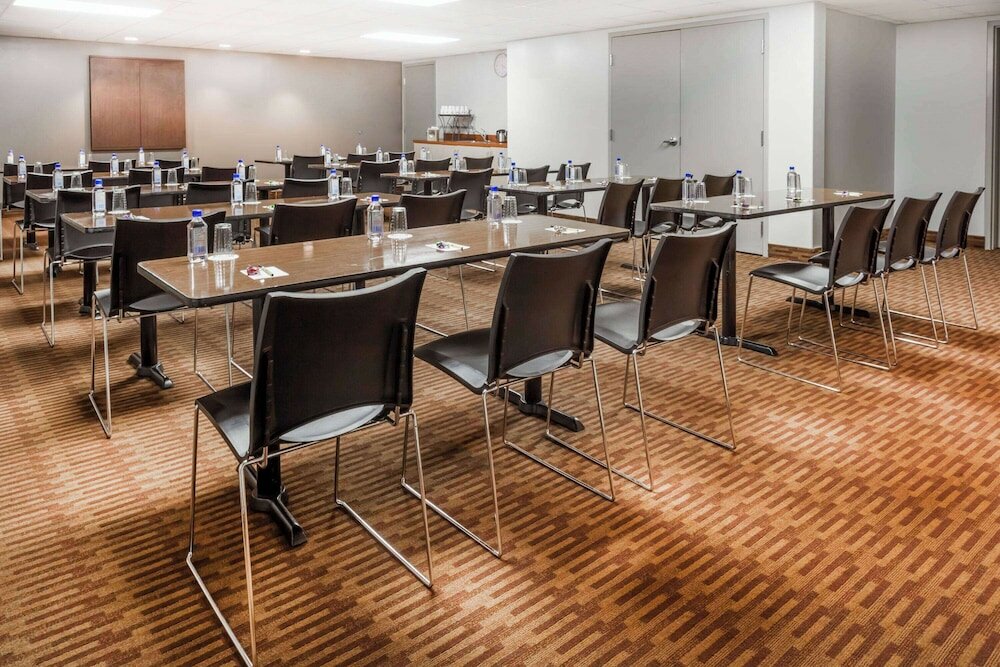 Фото Super 8 by Wyndham Peterborough