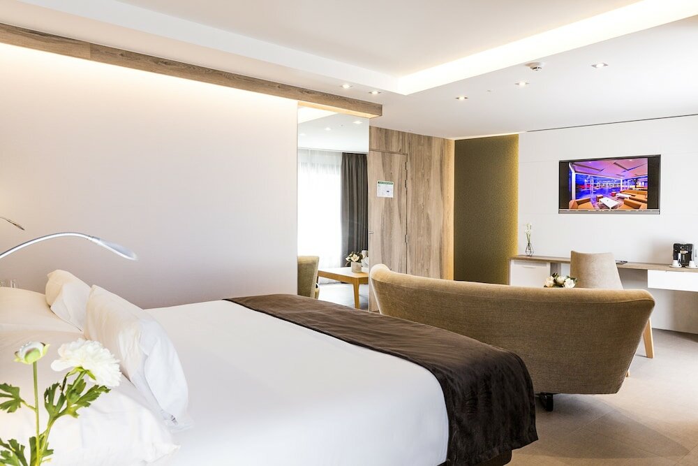 Фото Hotel SPA Ciudad de Binefar