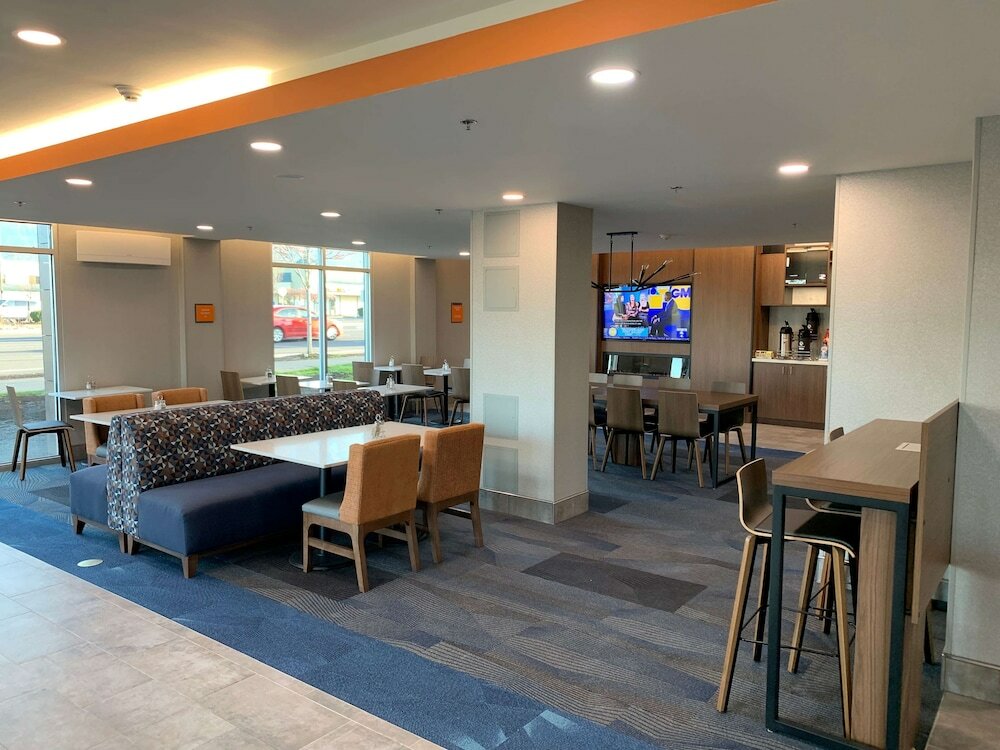 Фото La Quinta Inn & Suites by Wyndham Springfield