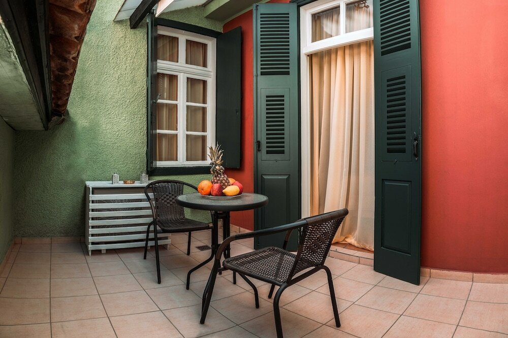 Фото Ilion Hotel Suites