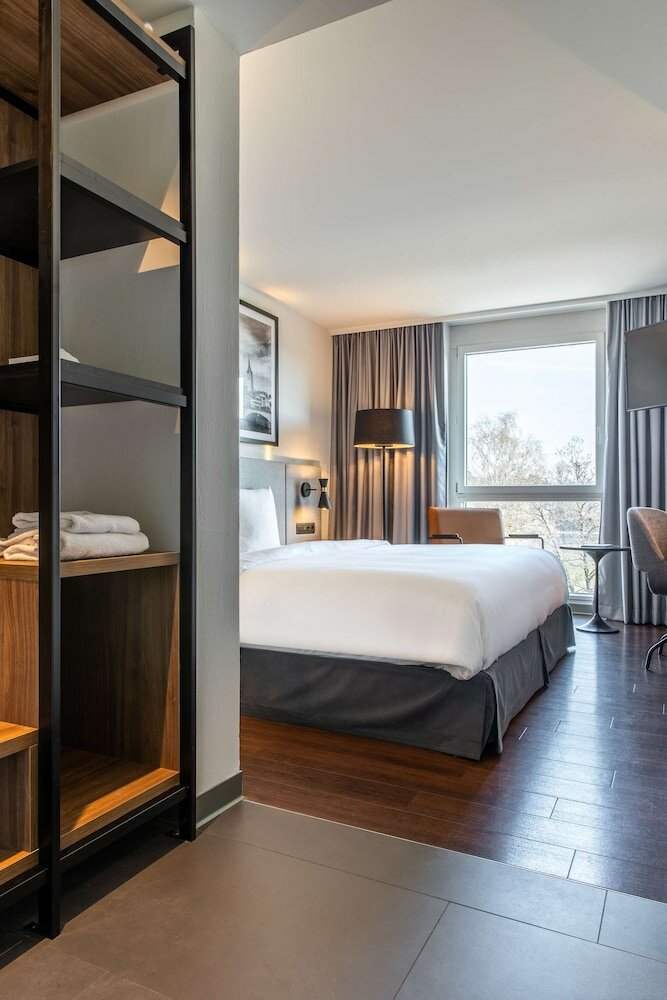 Фото Park Inn by Radisson Zurich Airport