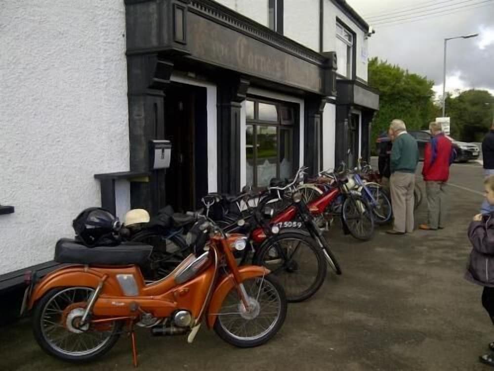 Фото 5 Corners Guest Inn