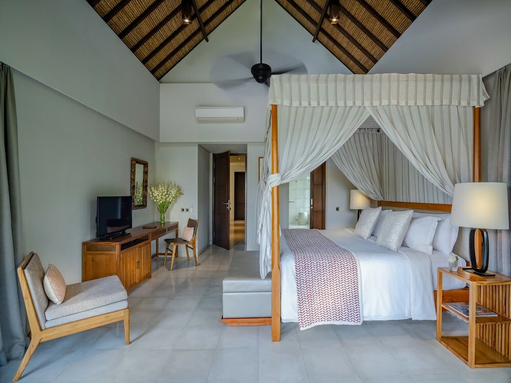 Фото Seseh Beach Villas