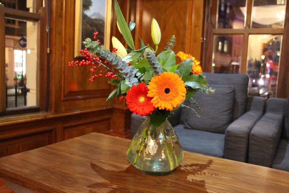 Фото Cheshire Hotel Central London