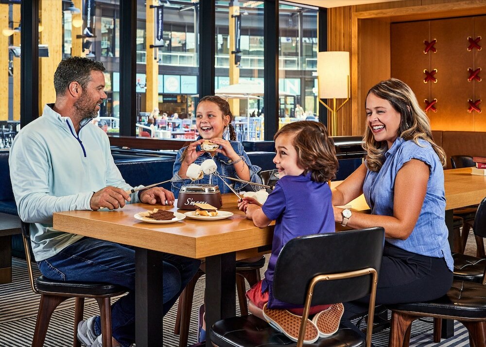 Фото The Rally Hotel at McGregor Square