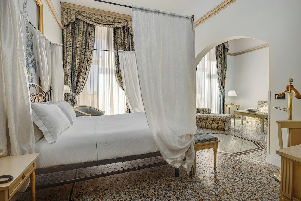 Фото Hotel de La Ville