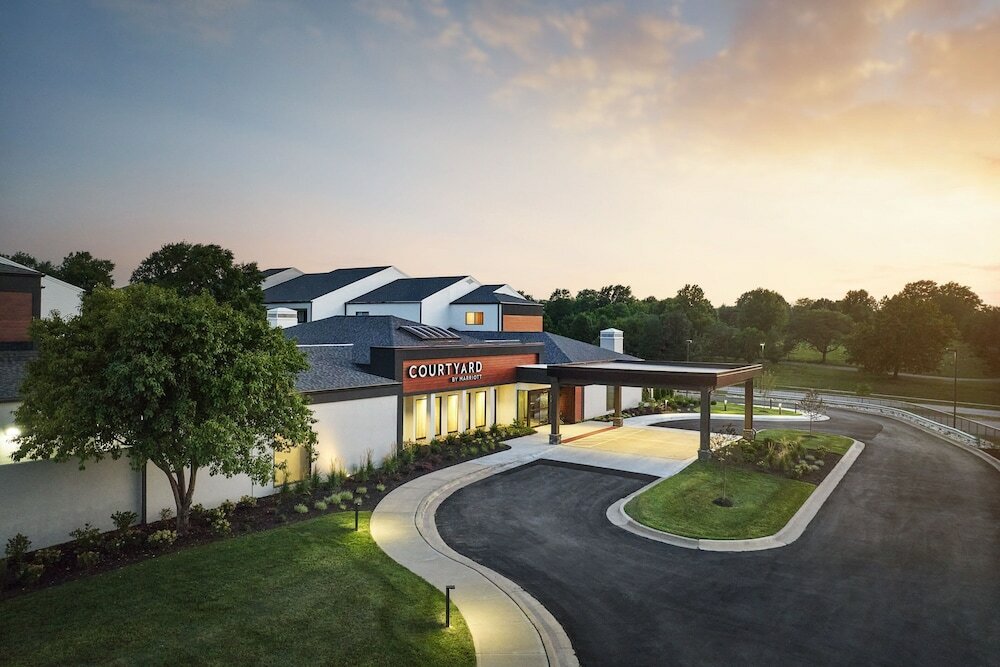 Фото Courtyard by Marriott Kansas City Overland Park/Metcalf