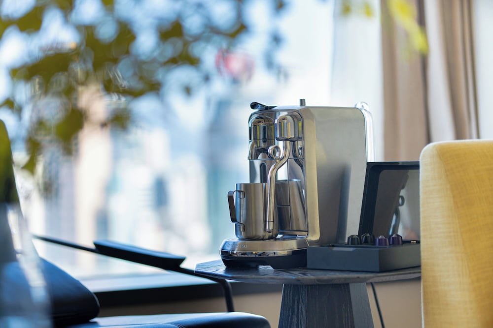 Фото The Emperor Hotel