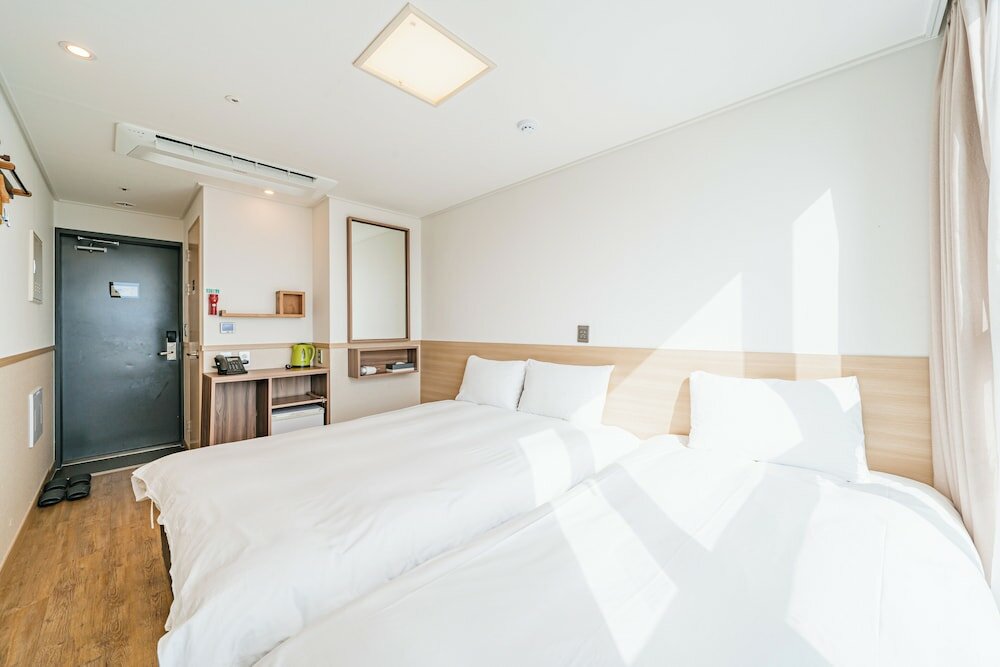 Фото Kenny Stay Jeju Seoguipo-Hotel Kenny