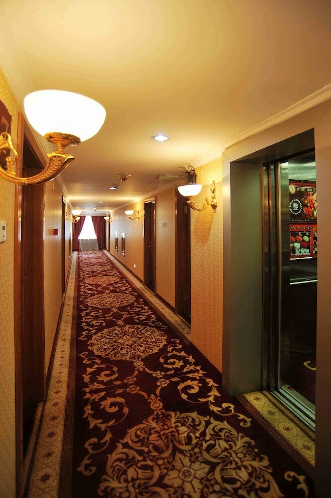 Фото White House Hotel