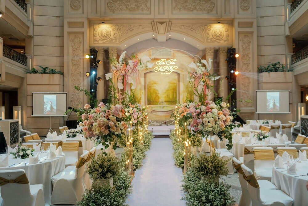 Фото Renaissance Riverside Hotel Saigon