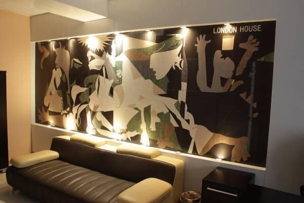 Фото London Palace Tbilisi