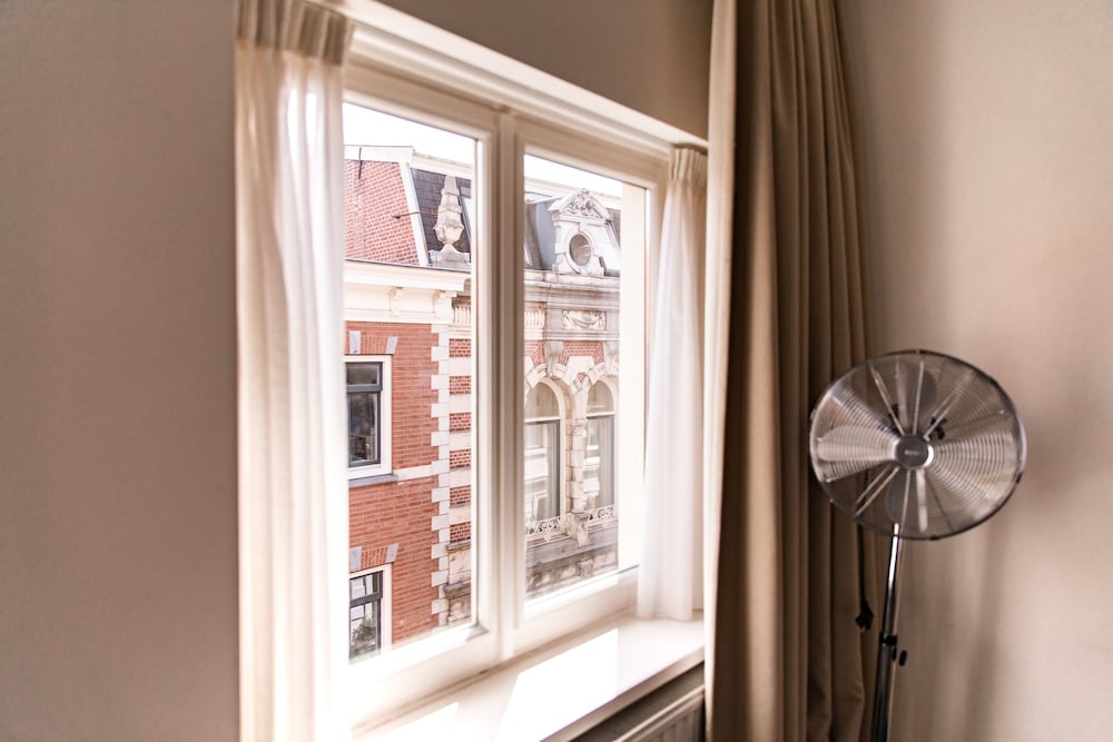 Фото Ambassador City Centre Hotel