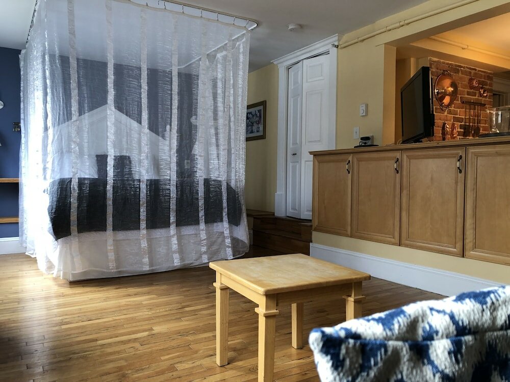 Фото Leaside Manor by The Leaside Group