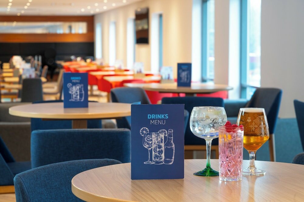 Фото Holiday Inn Express Stevenage, an Ihg Hotel