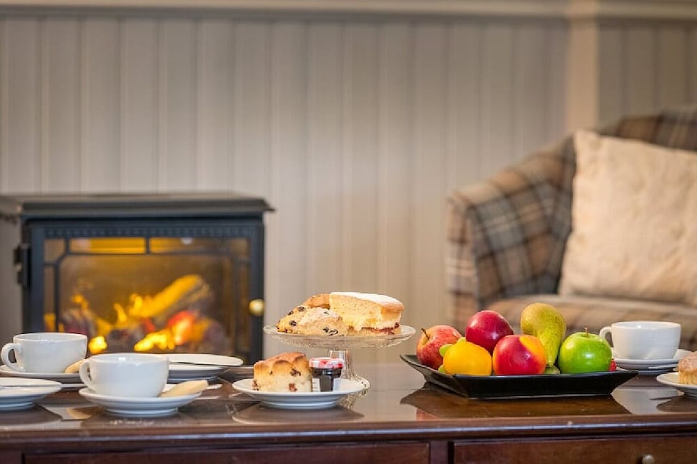 Фото Castletown Hotel