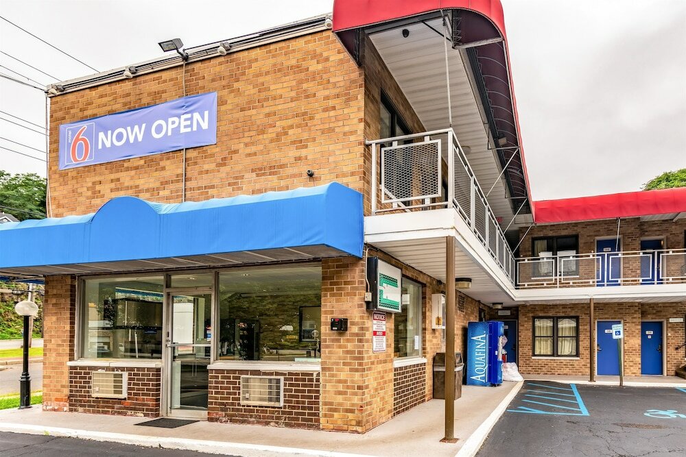 Фото Motel 6 Elmsford, Ny - White Plains