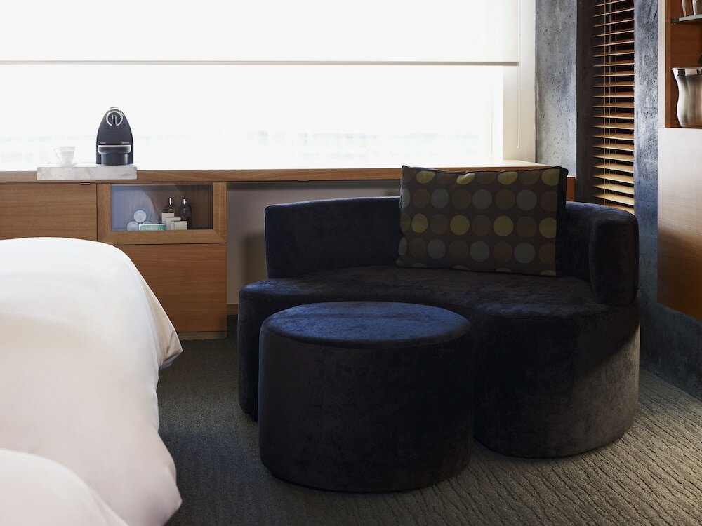 Фото Le Germain Hotel Maple Leaf Square