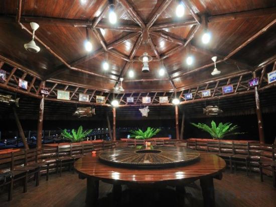 Фото Dragon Inn Floating Resort