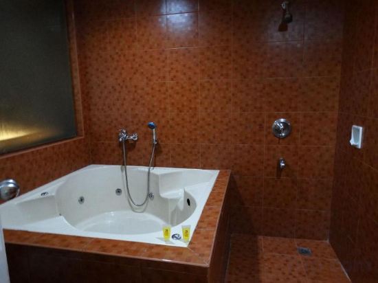 Фото Hotel Sogo Quirino Motor Drive Inn