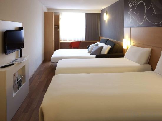 Фото ibis Edinburgh Centre South Bridge  Royal Mile