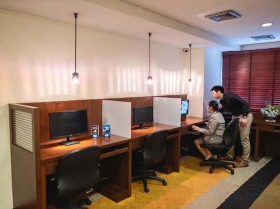 Фото Zenith Sukhumvit Hotel