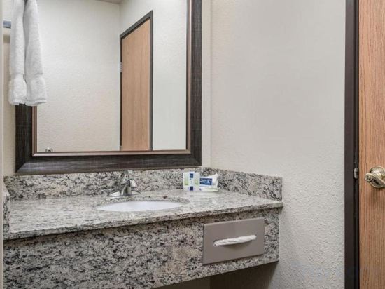 Фото AmericInn by Wyndham Grafton