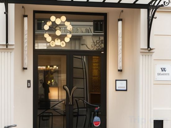 Фото Artemisia Montmartre