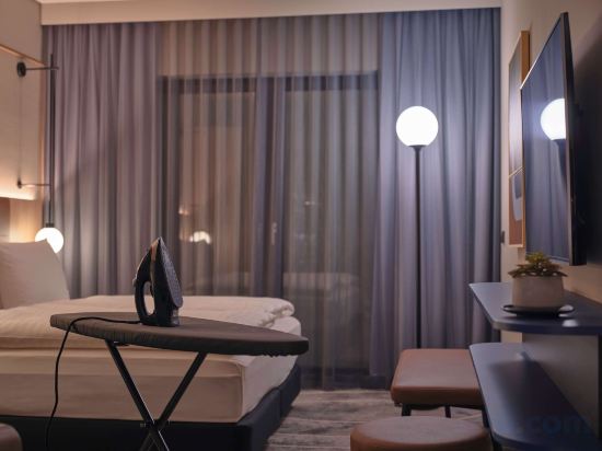 Фото Adina Apartment Hotel Wiesbaden