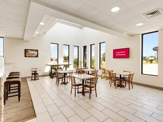 Фото Red Roof Inn Gulfport - Biloxi Airport