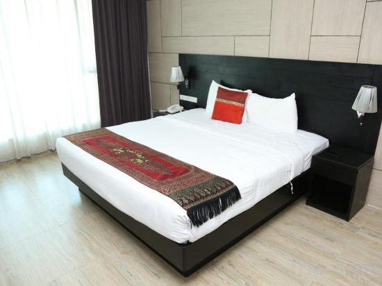 Фото Boss Suites Nana Hotel