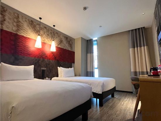 Фото отеля 2