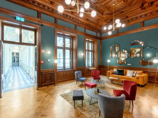 Фото Hotel Oktogon