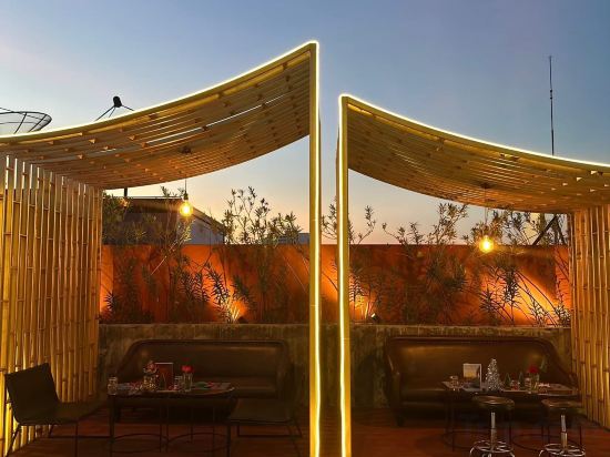 Фото 4 Monkeys Hotel