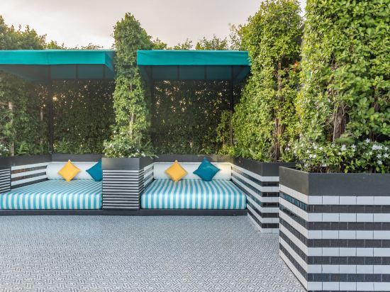 Фото Holiday Inn Express Bangkok Soi Soonvijai