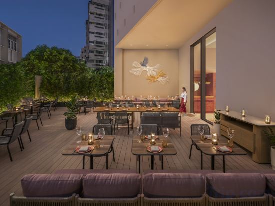 Фото Kromo Bangkok Curio Collection by Hilton