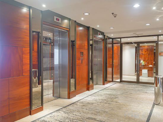 Фото Gumaya Tower Hotel Semarang