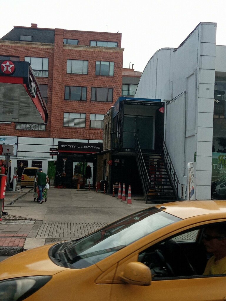 Tire service Montallantas, Bogota, photo
