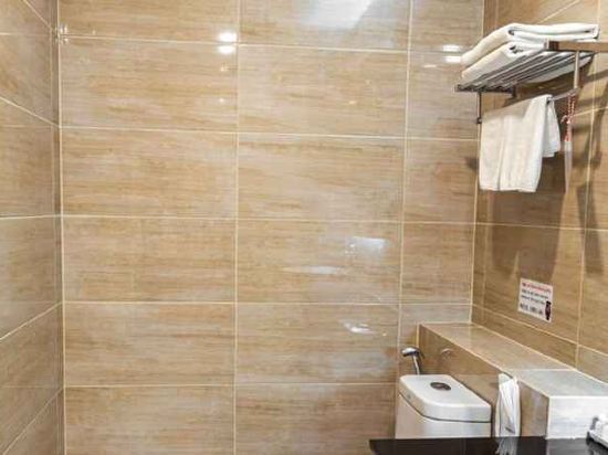 Фото Leela Orchid Hotel