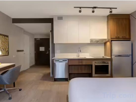 Фото Hampton Inn by Hilton Montreal Downtown