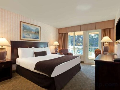 Внешний вид отеля SureStay by Best Western Richmond Vancouver Airport в Ричмонде, фото 2