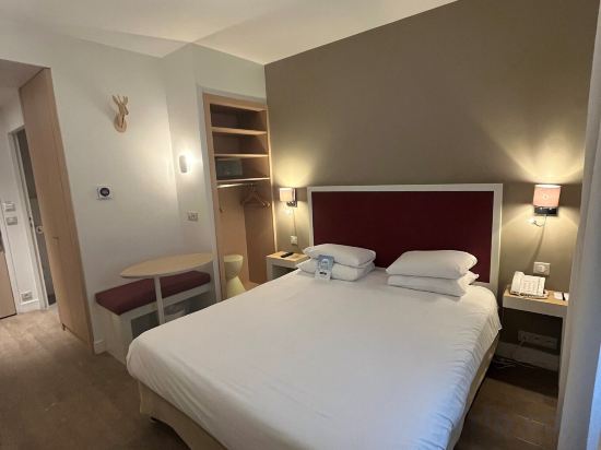 Фото Kyriad Paris 18 Porte de Clignancourt Montmartre