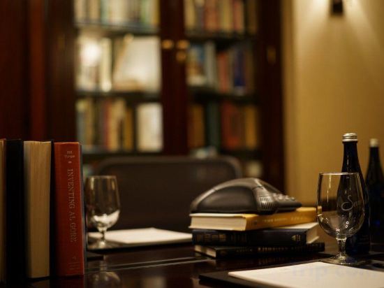 Фото The Algonquin Hotel Times Square, Autograph Collection