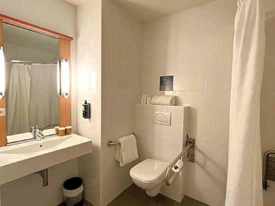 Фото ibis Barcelona Ripollet