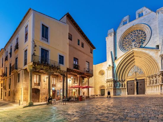 Фото Hostal Forum Tarragona