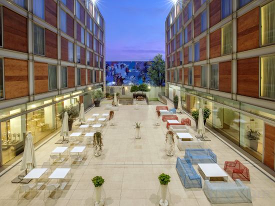 Фото DoubleTree by Hilton Milan