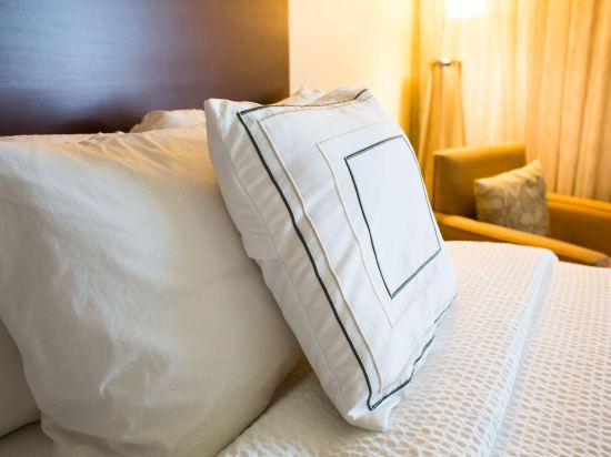 Фото Courtyard by Marriott Oahu North Shore