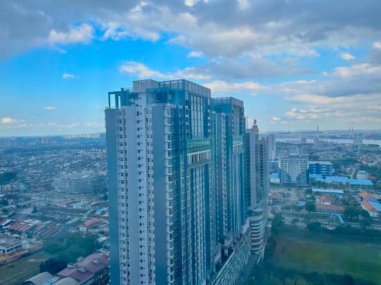 Apartments Setia Sky 88 with Sunset View Johor Bahru by Stayrene, Johor Bahru, photo